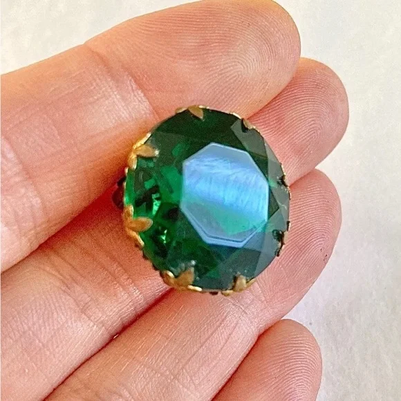 Vintage 60’s green glass crystal clip on earrings - Picture 2 of 4